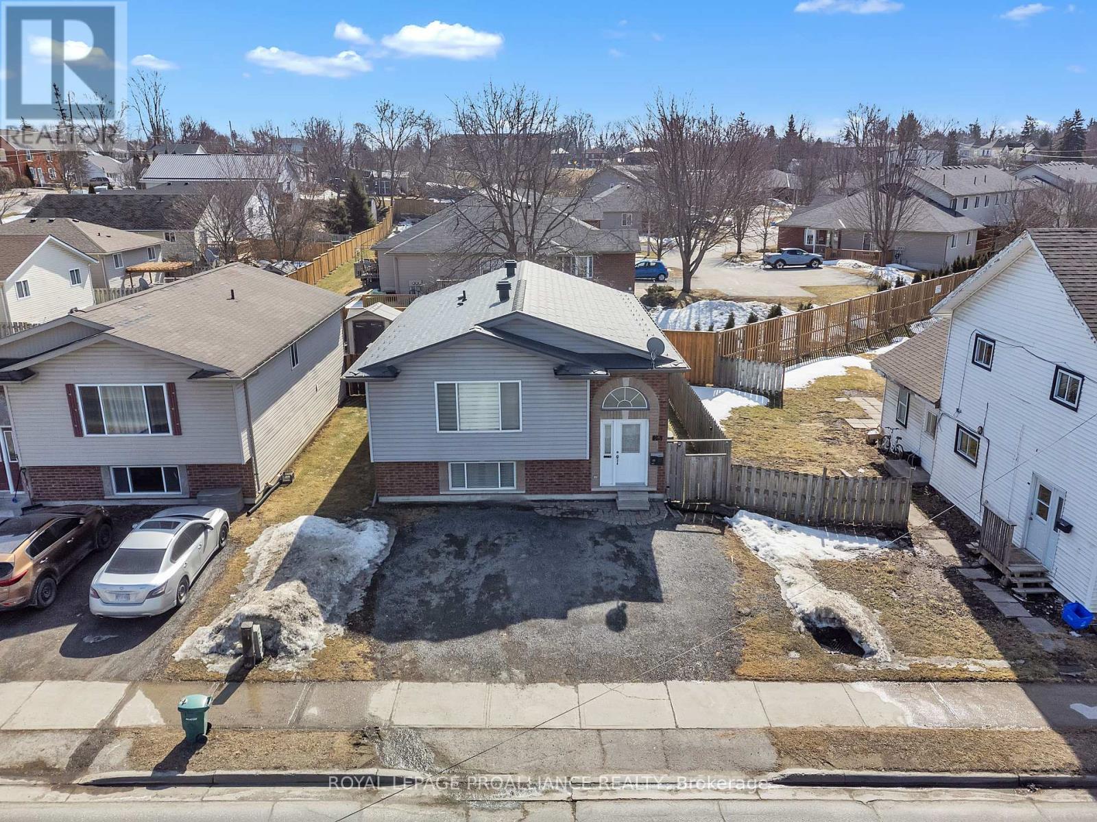 












25 EMILY STREET

,
Belleville (Belleville Ward),




Ontario
K8N2P4

