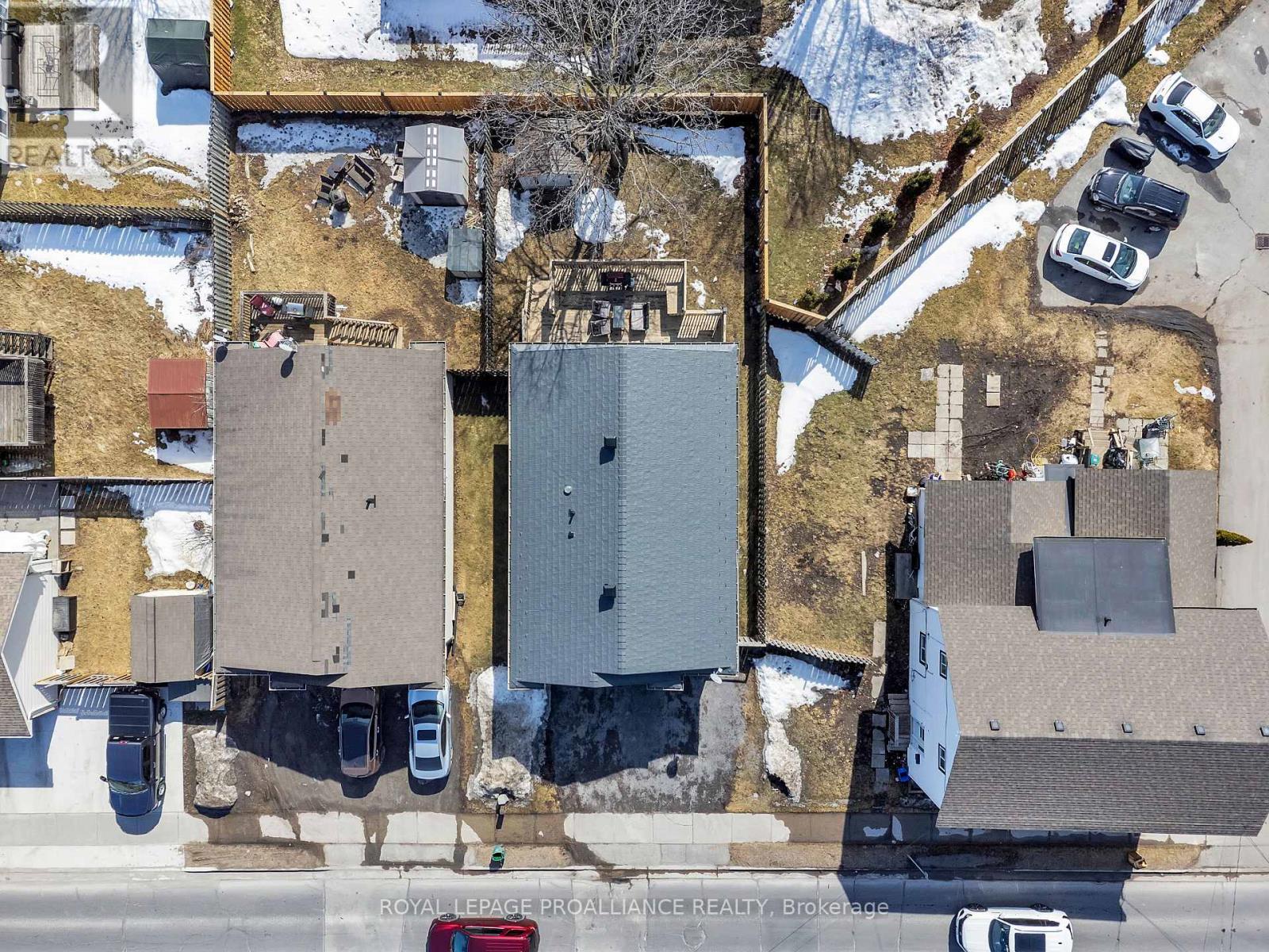 












25 EMILY STREET

,
Belleville (Belleville Ward),




Ontario
K8N2P4

