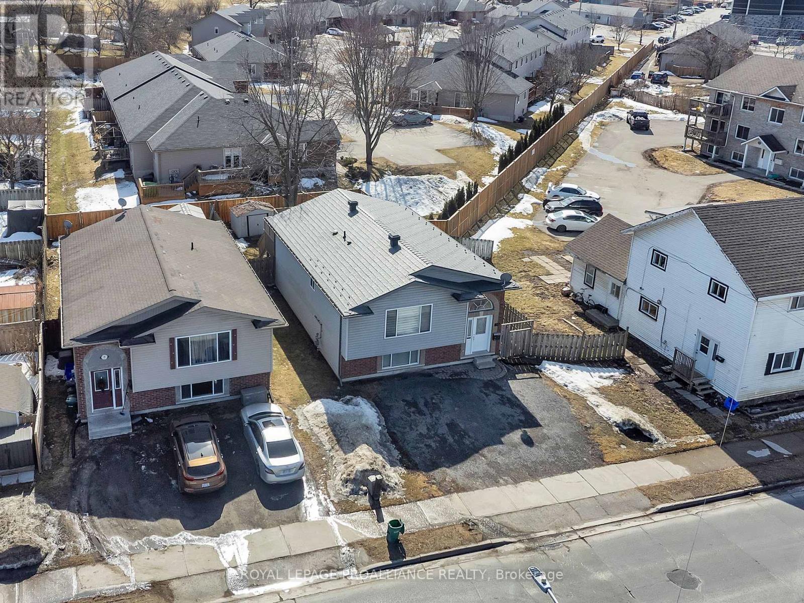 












25 EMILY STREET

,
Belleville (Belleville Ward),




Ontario
K8N2P4

