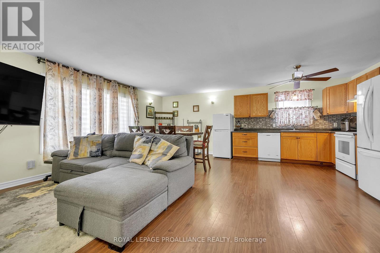 












25 EMILY STREET

,
Belleville (Belleville Ward),




Ontario
K8N2P4

