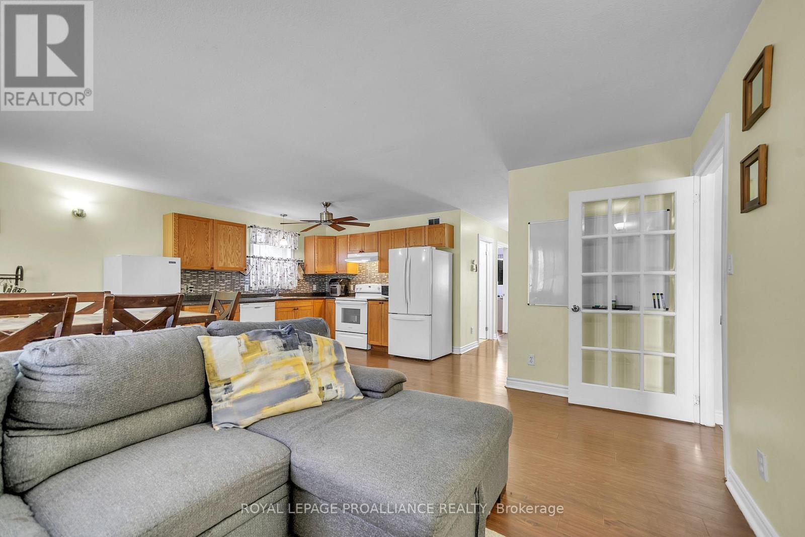 












25 EMILY STREET

,
Belleville (Belleville Ward),




Ontario
K8N2P4

