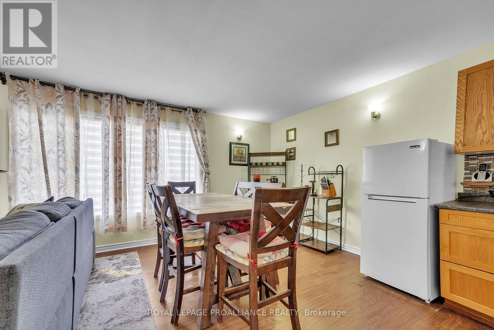 












25 EMILY STREET

,
Belleville (Belleville Ward),




Ontario
K8N2P4

