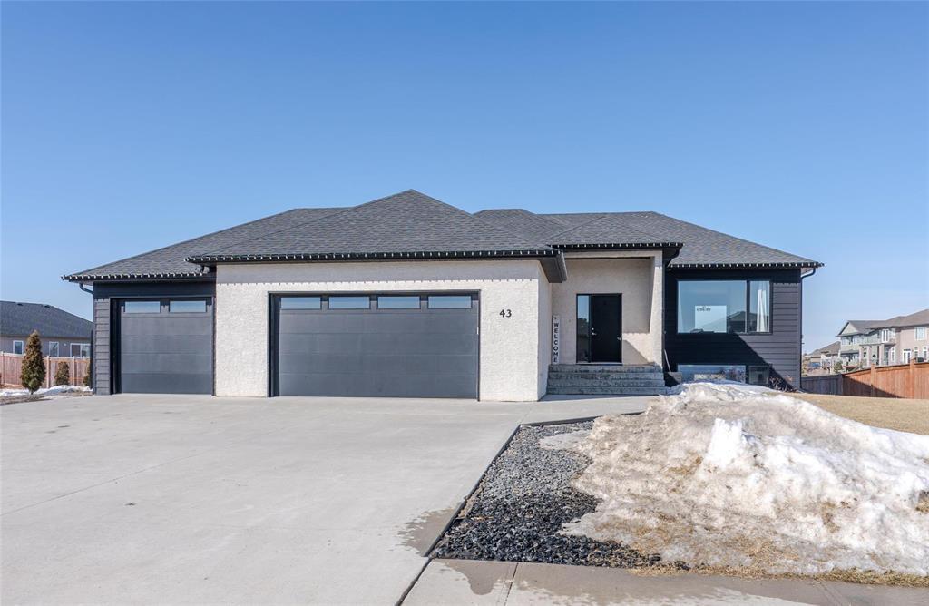 












43 Hampton Drive

,
Niverville,




Manitoba
R0A0A2

