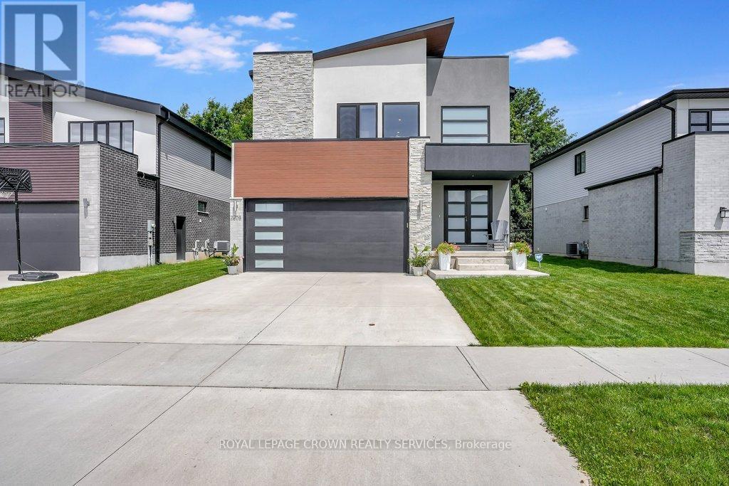 












2208 RED THORNE AVENUE

,
London South,




Ontario
N6P0E5

