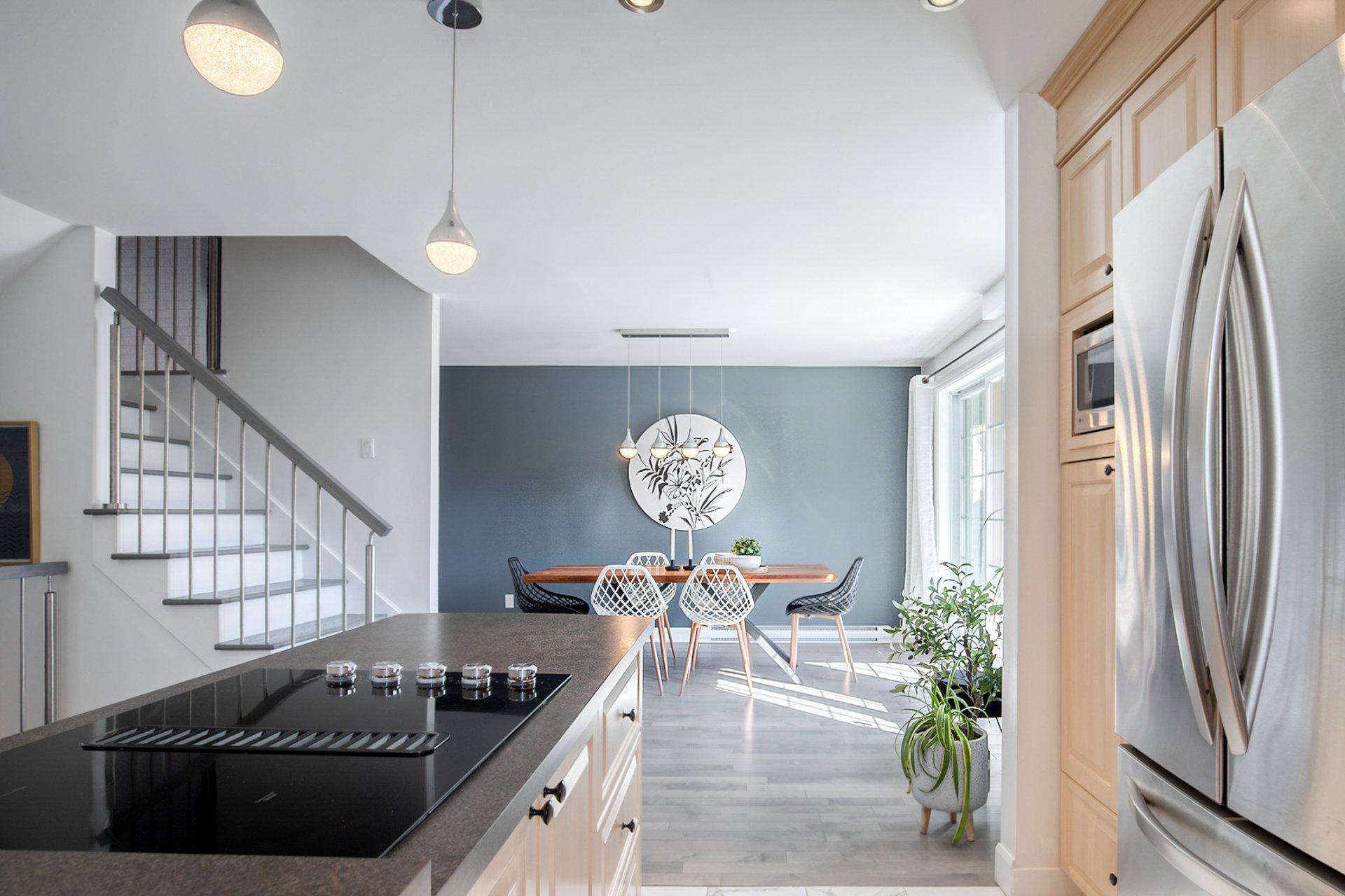 









7154


Rue Louis-Hébert

,
Longueuil (Saint-Hubert),




QC
J3Y8E9

