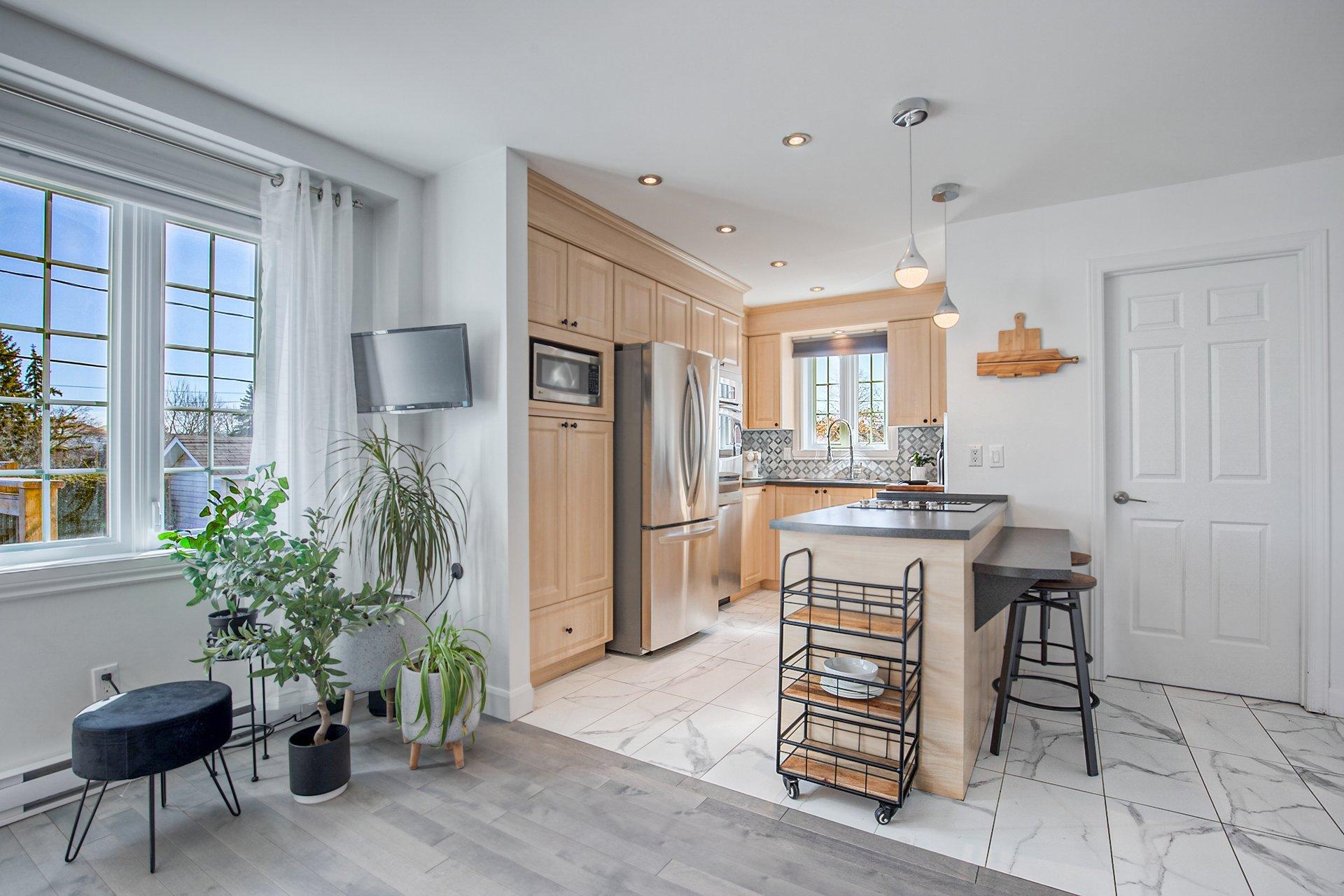 









7154


Rue Louis-Hébert

,
Longueuil (Saint-Hubert),




QC
J3Y8E9


