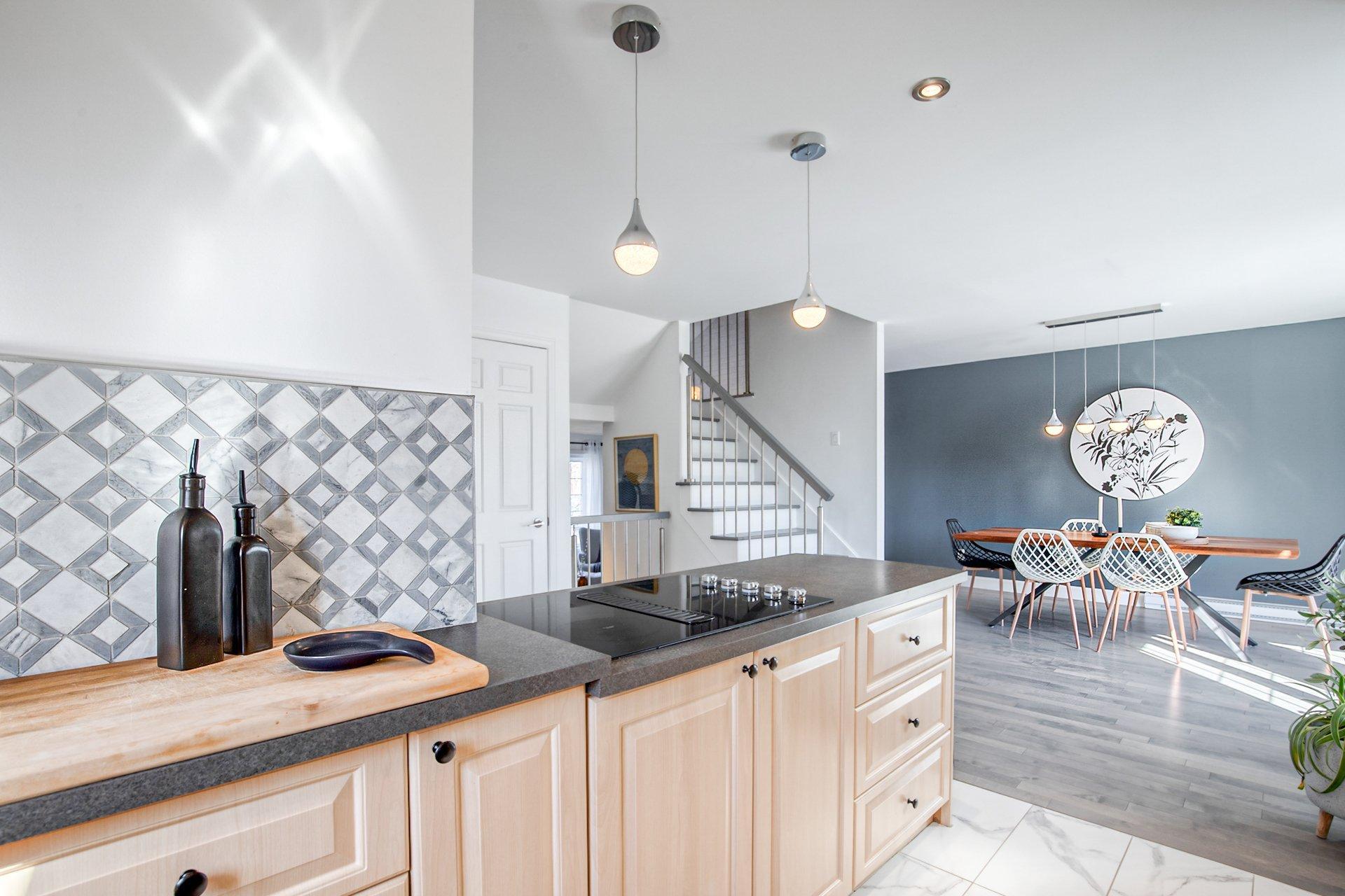 









7154


Rue Louis-Hébert

,
Longueuil (Saint-Hubert),




QC
J3Y8E9

