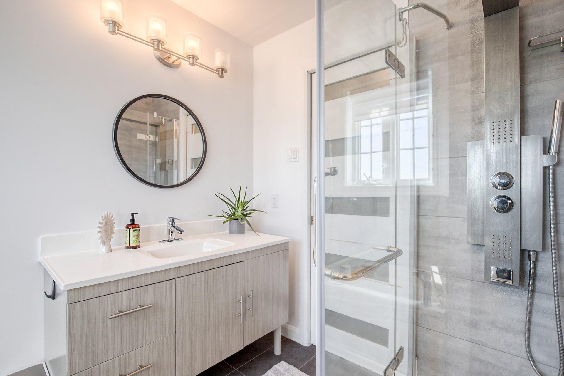 









7154


Rue Louis-Hébert

,
Longueuil (Saint-Hubert),




QC
J3Y8E9

