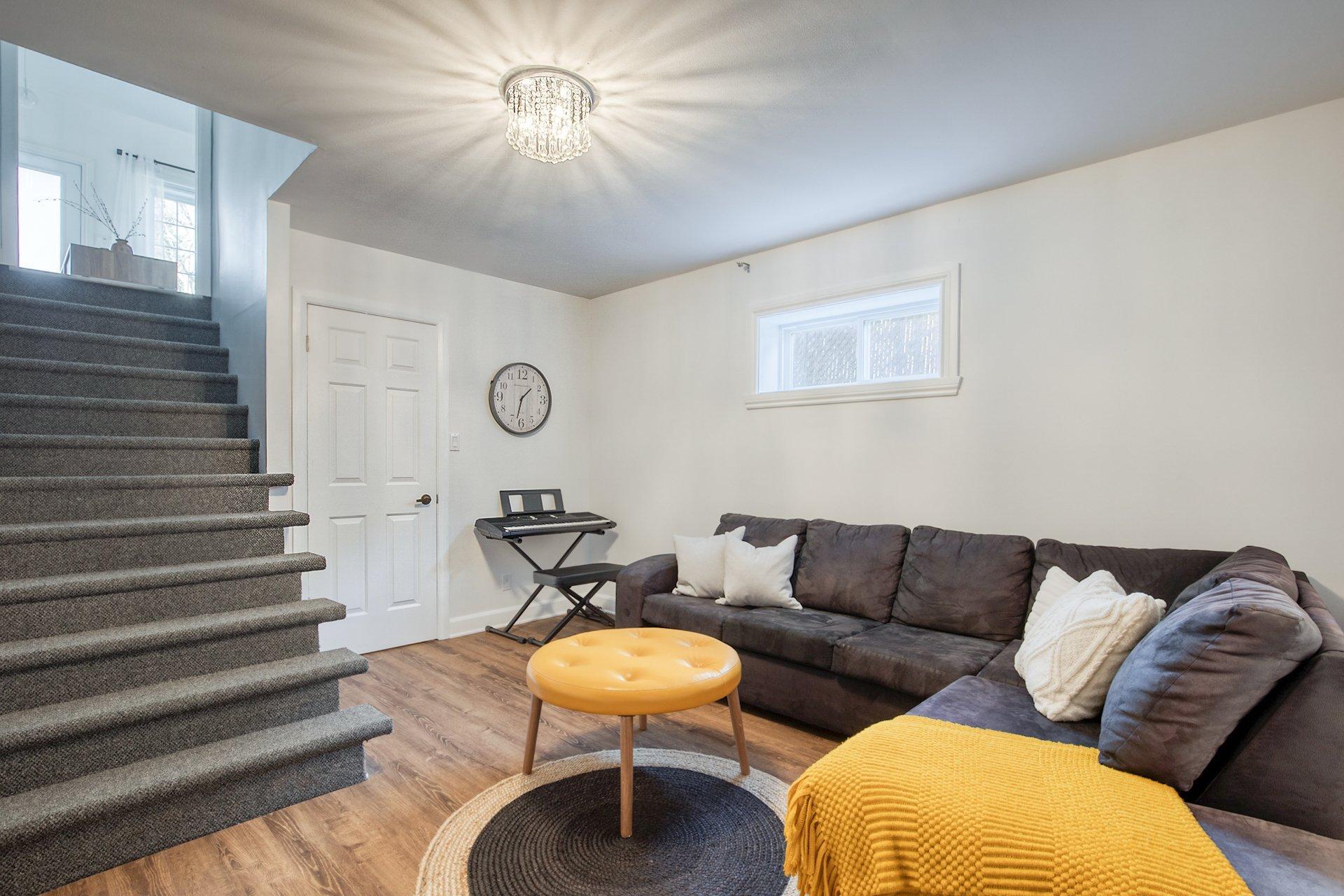 









7154


Rue Louis-Hébert

,
Longueuil (Saint-Hubert),




QC
J3Y8E9

