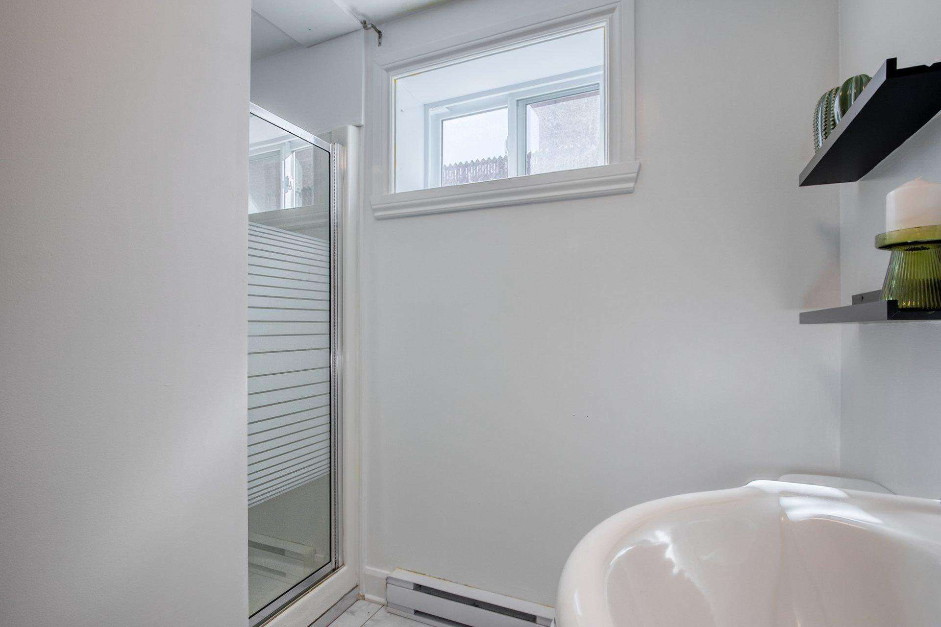 









7154


Rue Louis-Hébert

,
Longueuil (Saint-Hubert),




QC
J3Y8E9

