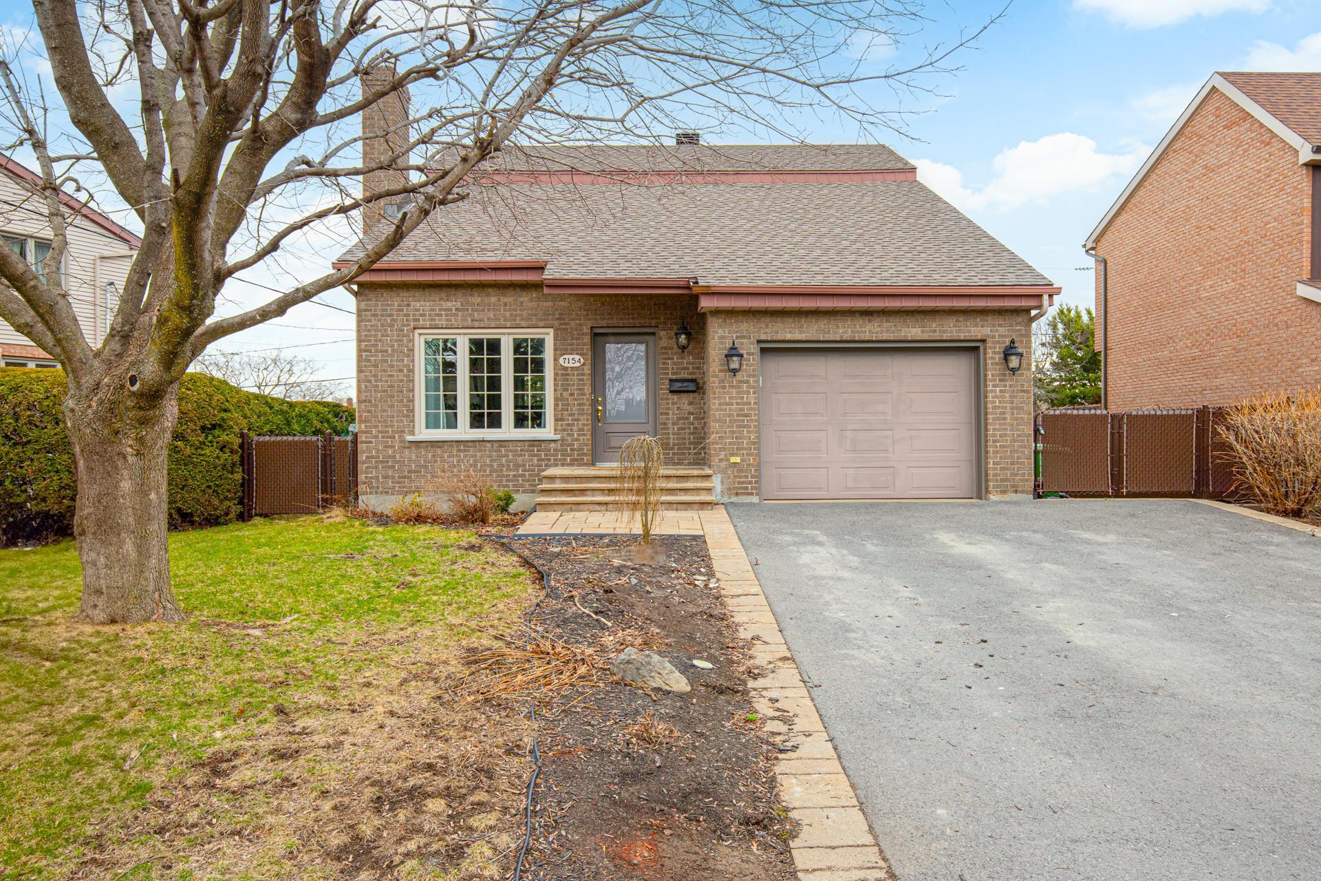 









7154


Rue Louis-Hébert

,
Longueuil (Saint-Hubert),




QC
J3Y8E9

