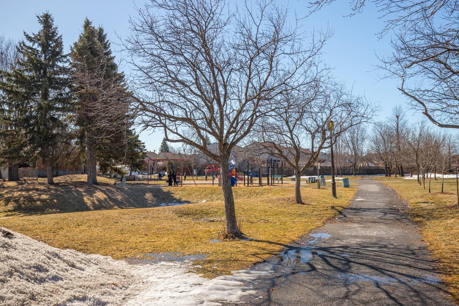 









7154


Rue Louis-Hébert

,
Longueuil (Saint-Hubert),




QC
J3Y8E9

