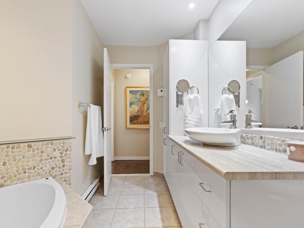 









205

 - 409


Av. Dorval

,
Dorval,




QC
H9S3H2

