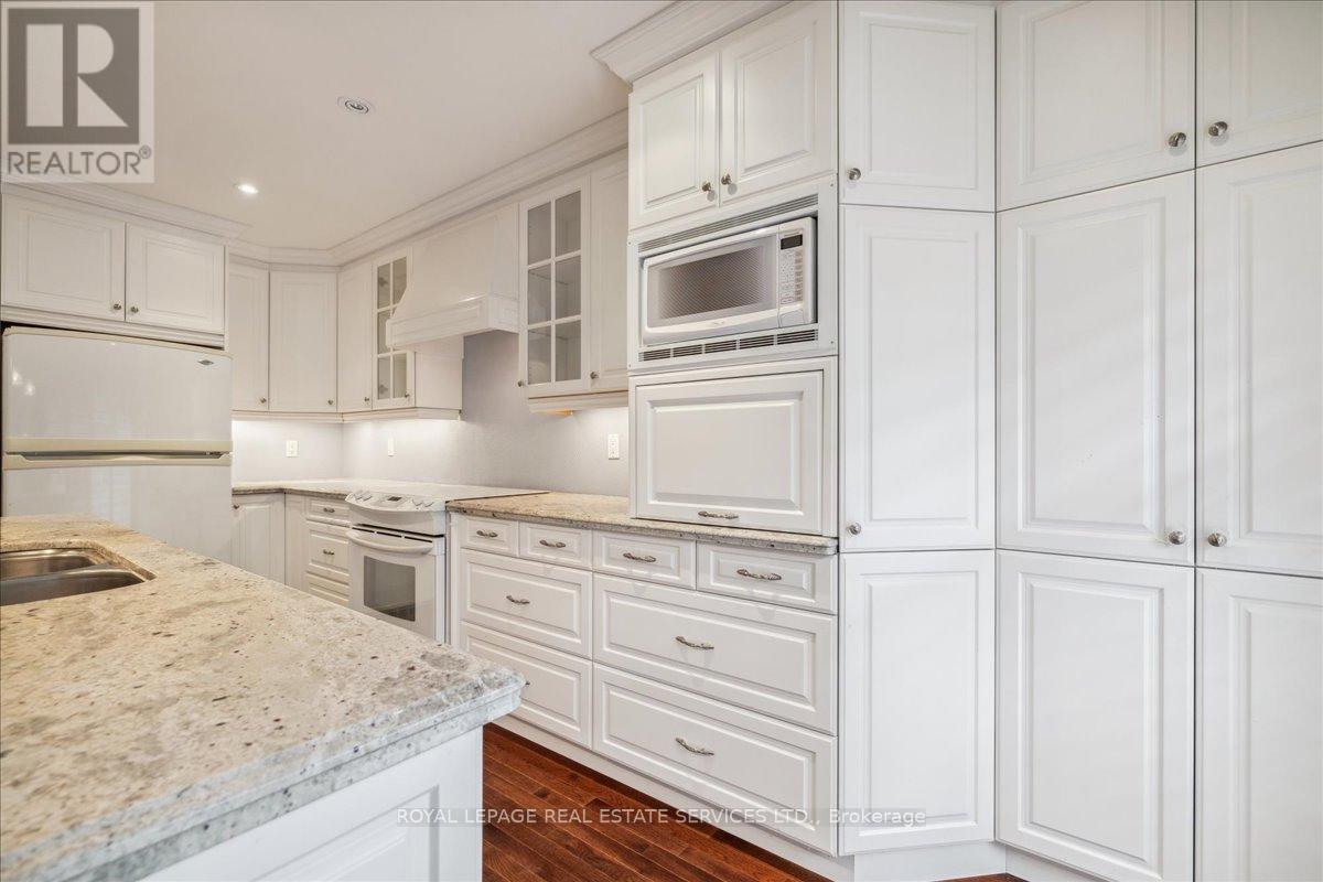 












172 RIVER OAKS BOULEVARD E

,
Oakville,




Ontario
L6H5N7

