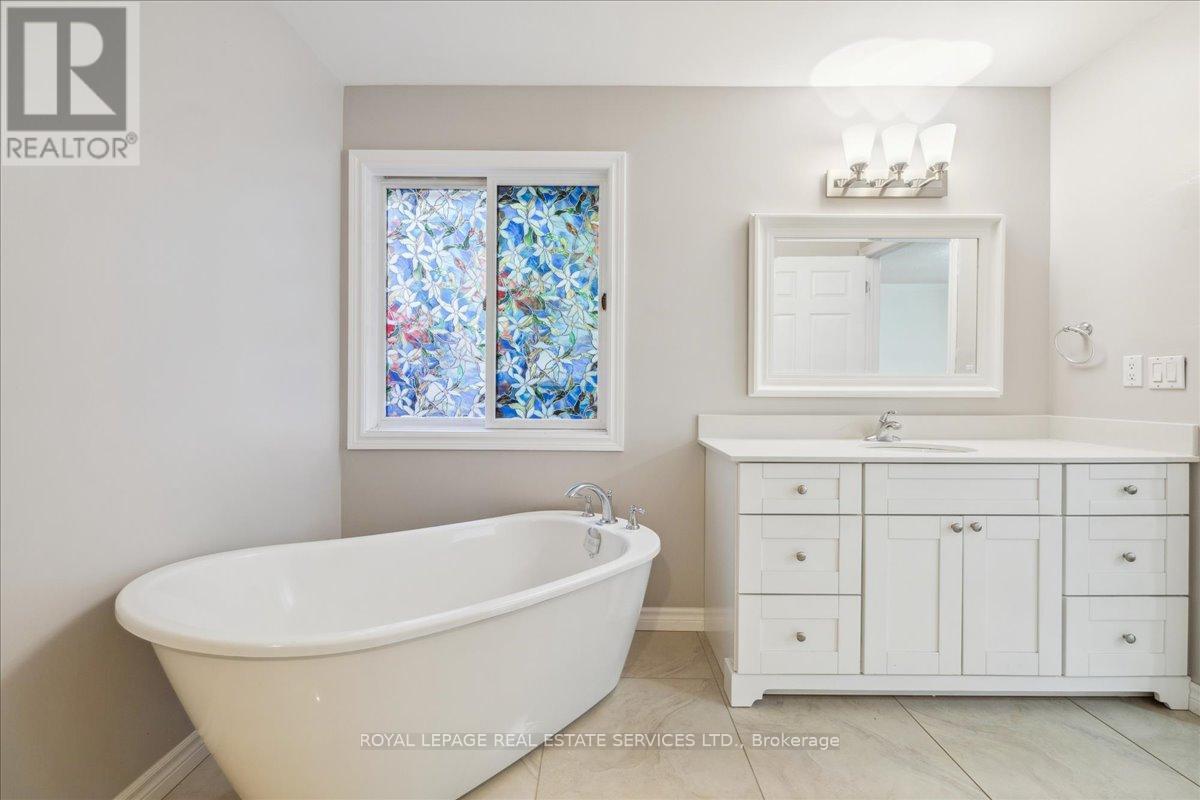 












172 RIVER OAKS BOULEVARD E

,
Oakville,




Ontario
L6H5N7

