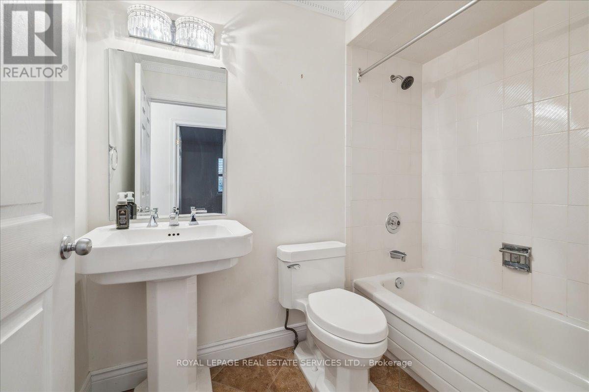 












172 RIVER OAKS BOULEVARD E

,
Oakville,




Ontario
L6H5N7

