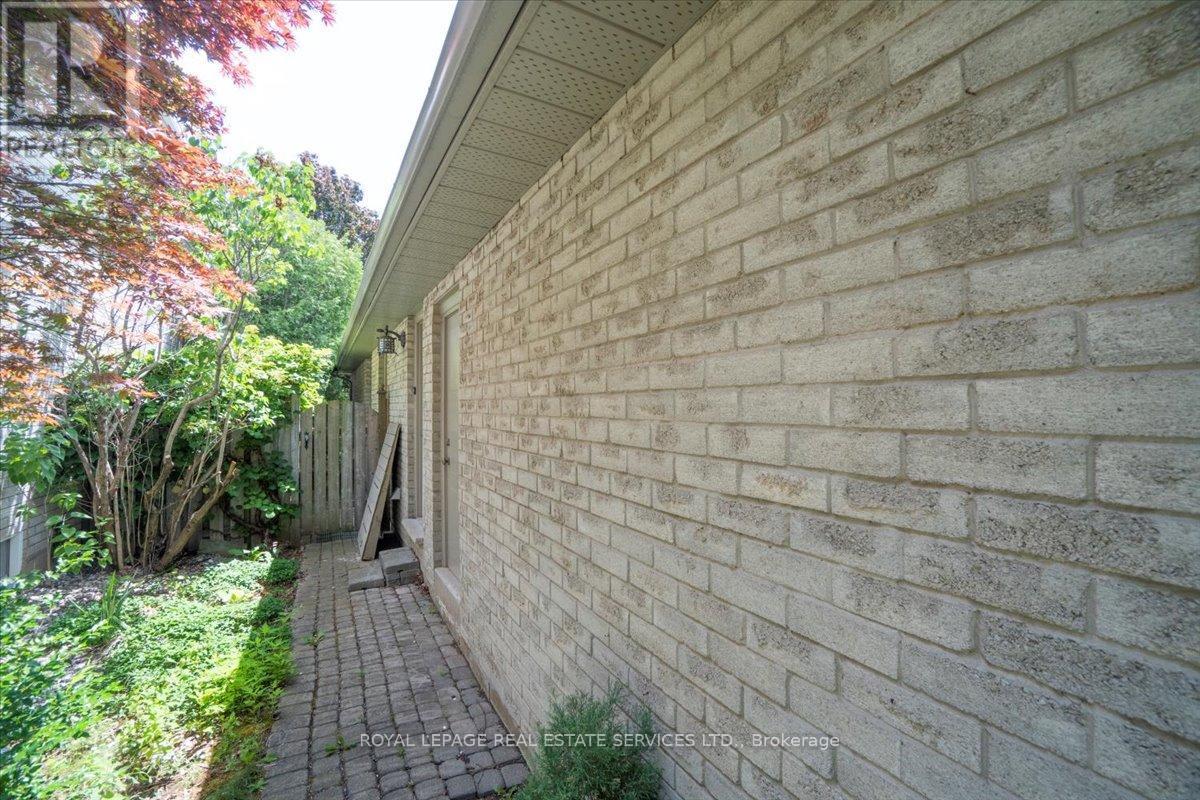 












172 RIVER OAKS BOULEVARD E

,
Oakville,




Ontario
L6H5N7

