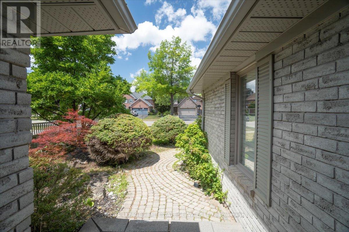 












172 RIVER OAKS BOULEVARD E

,
Oakville,




Ontario
L6H5N7

