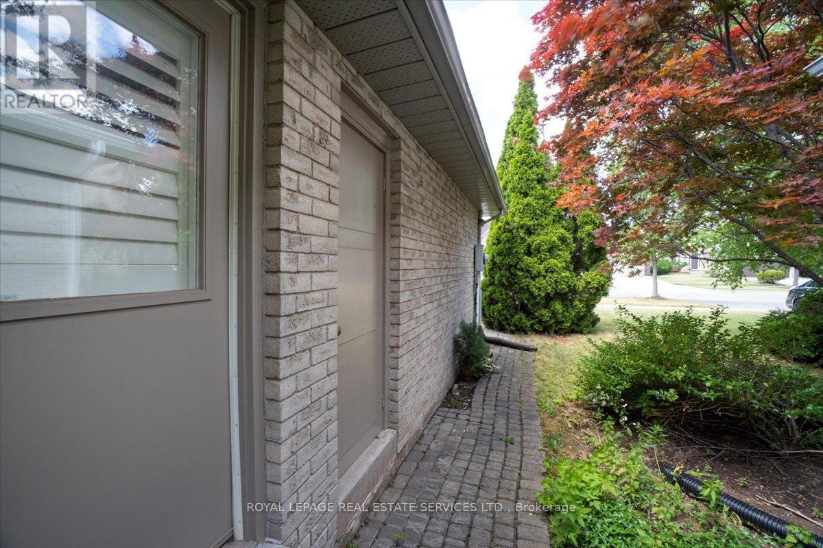 












172 RIVER OAKS BOULEVARD E

,
Oakville,




Ontario
L6H5N7

