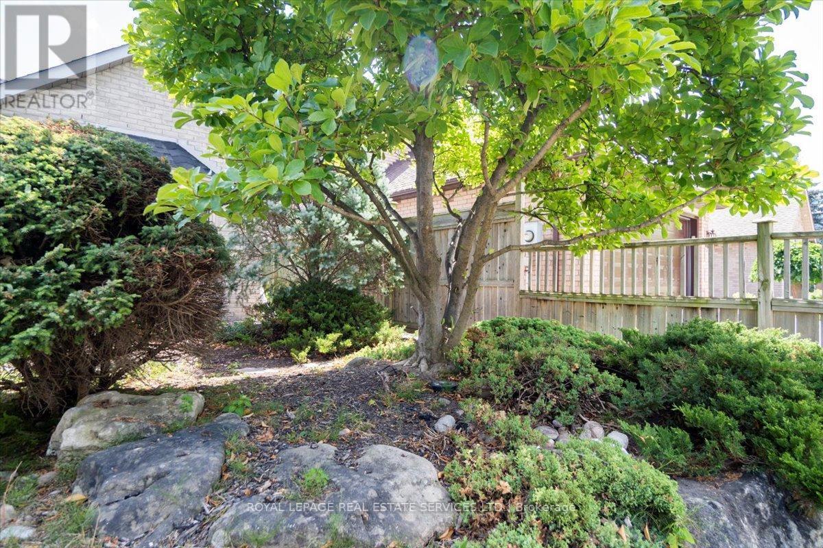 












172 RIVER OAKS BOULEVARD E

,
Oakville,




Ontario
L6H5N7

