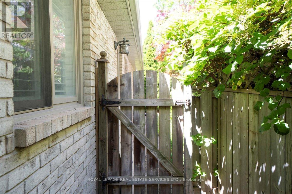 












172 RIVER OAKS BOULEVARD E

,
Oakville,




Ontario
L6H5N7

