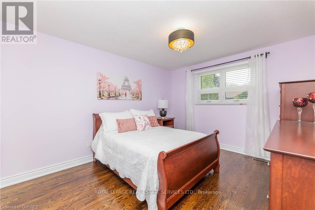 












2123 KAWARTHA CRESCENT

,
Mississauga,




Ontario
L5H3P8

