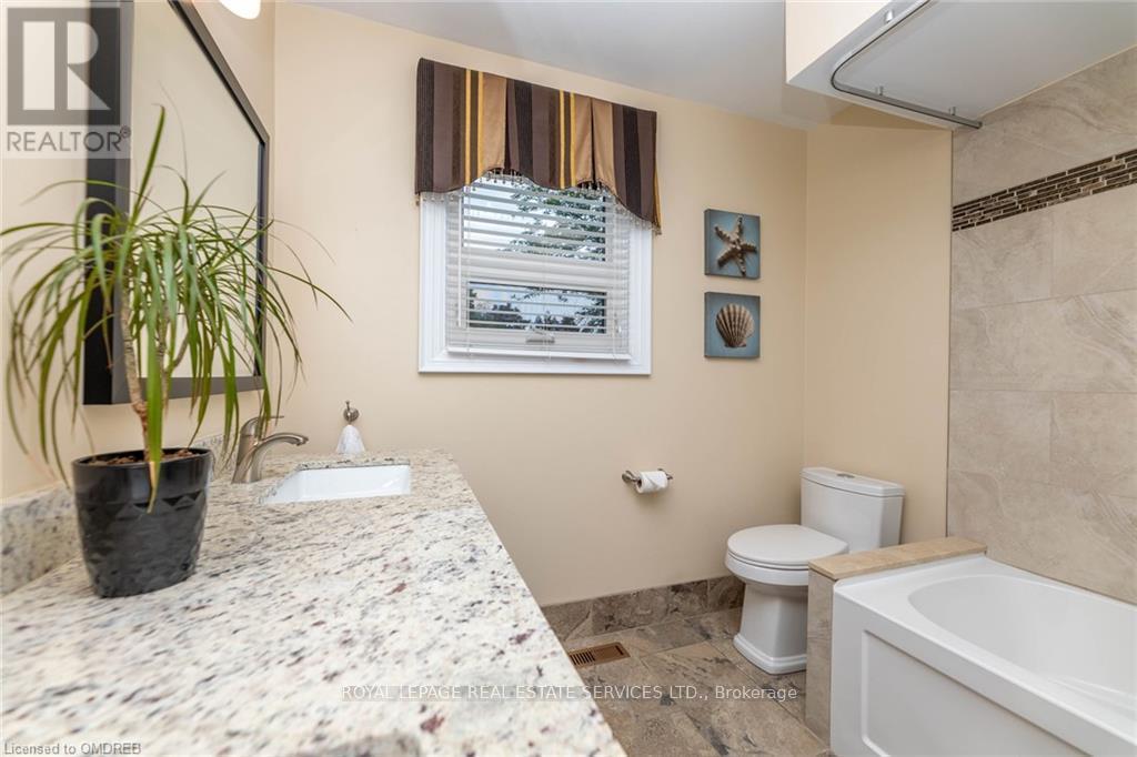 












2123 KAWARTHA CRESCENT

,
Mississauga,




Ontario
L5H3P8

