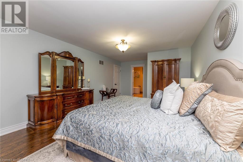












2123 KAWARTHA CRESCENT

,
Mississauga,




Ontario
L5H3P8

