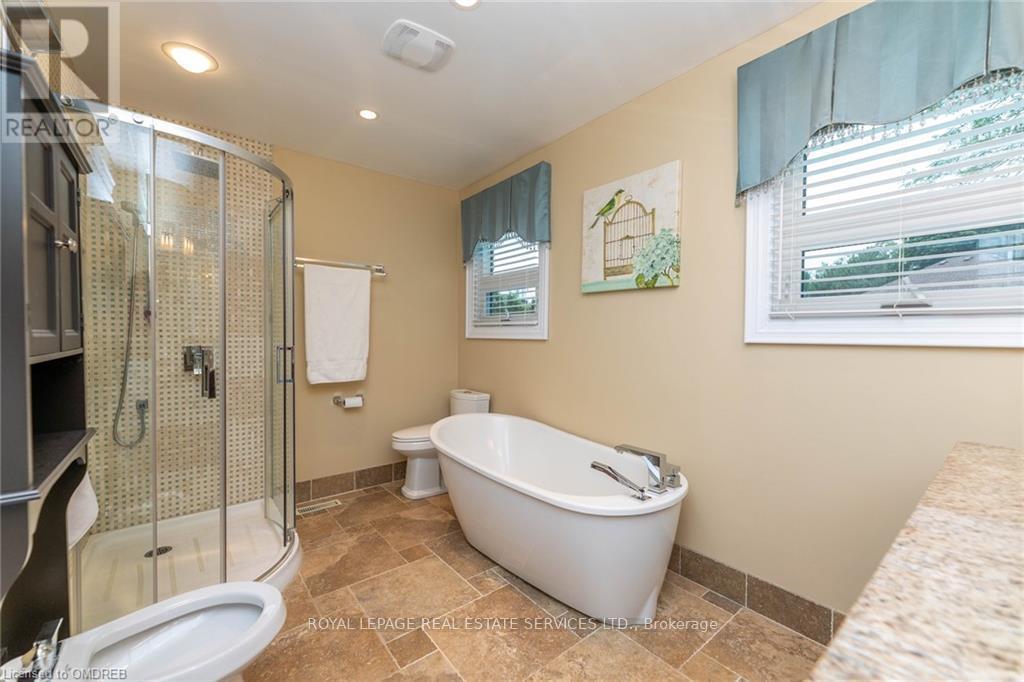 












2123 KAWARTHA CRESCENT

,
Mississauga,




Ontario
L5H3P8

