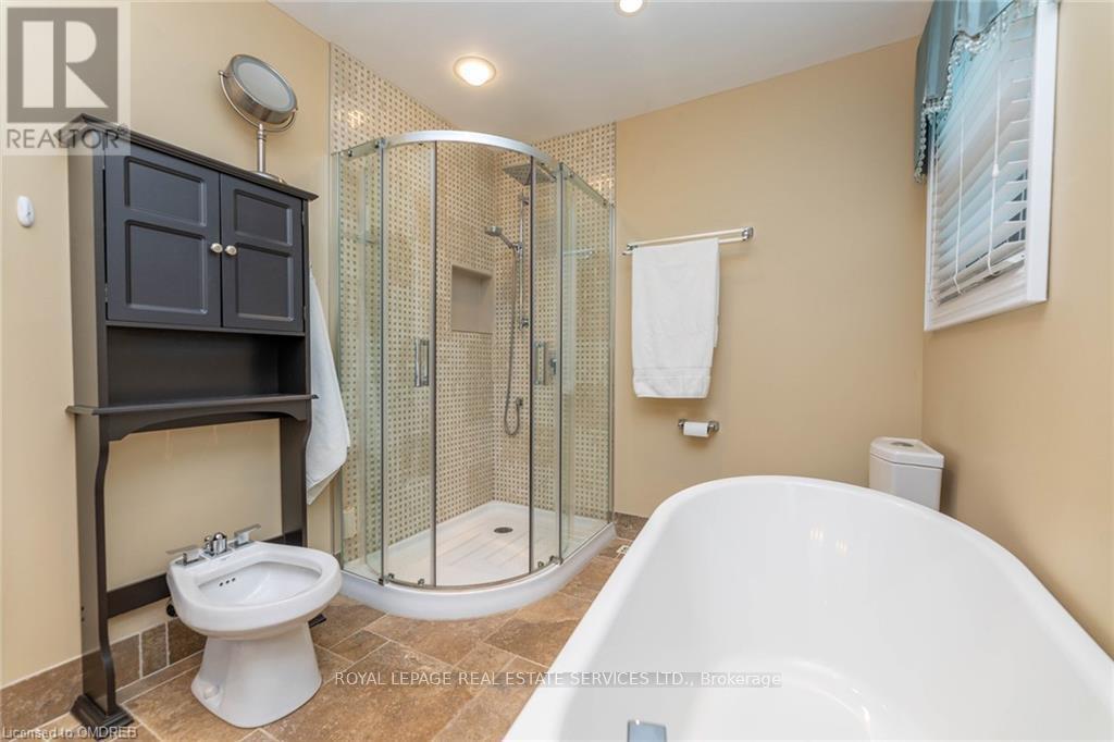 












2123 KAWARTHA CRESCENT

,
Mississauga,




Ontario
L5H3P8

