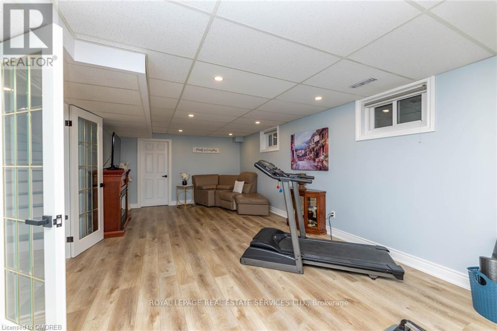 












2123 KAWARTHA CRESCENT

,
Mississauga,




Ontario
L5H3P8

