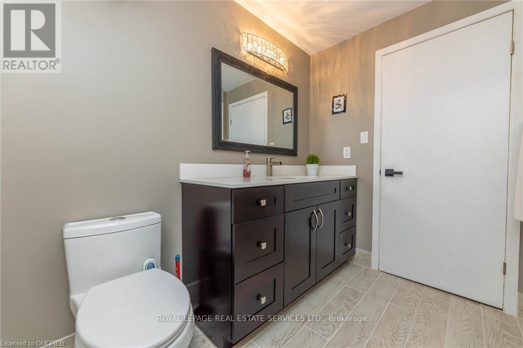












2123 KAWARTHA CRESCENT

,
Mississauga,




Ontario
L5H3P8

