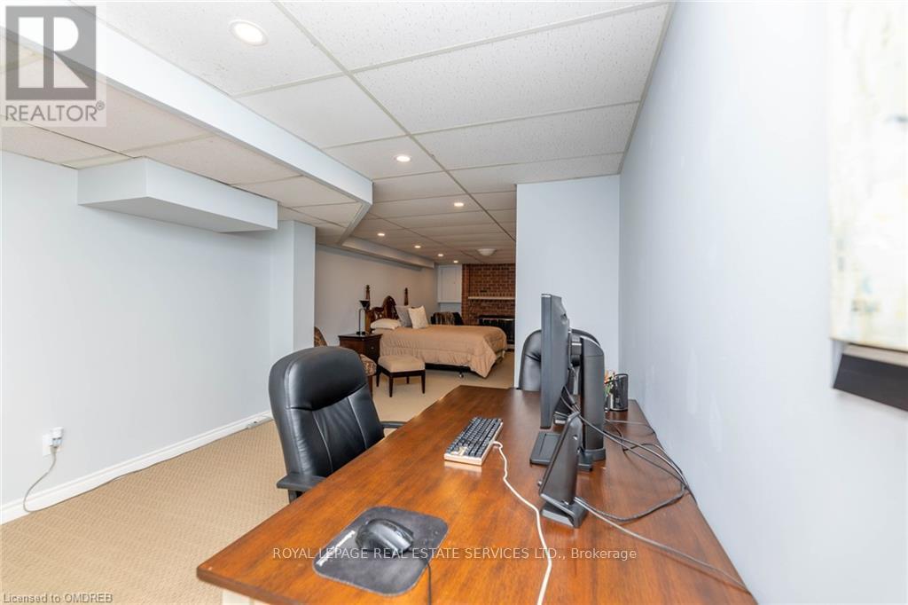 












2123 KAWARTHA CRESCENT

,
Mississauga,




Ontario
L5H3P8

