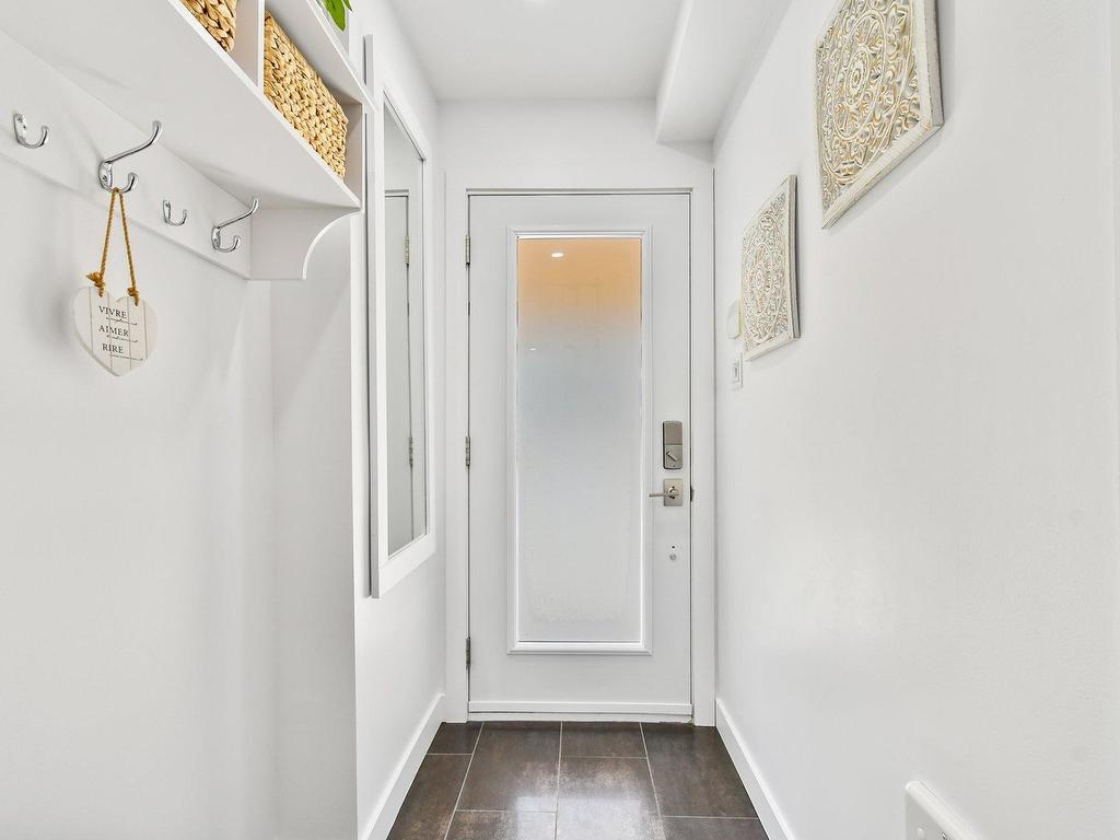 









625


Rue La Bruyère

,
Laval (Auteuil),




QC
H1H1X2

