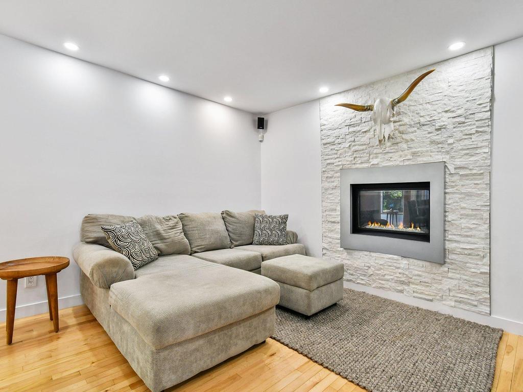 









625


Rue La Bruyère

,
Laval (Auteuil),




QC
H1H1X2

