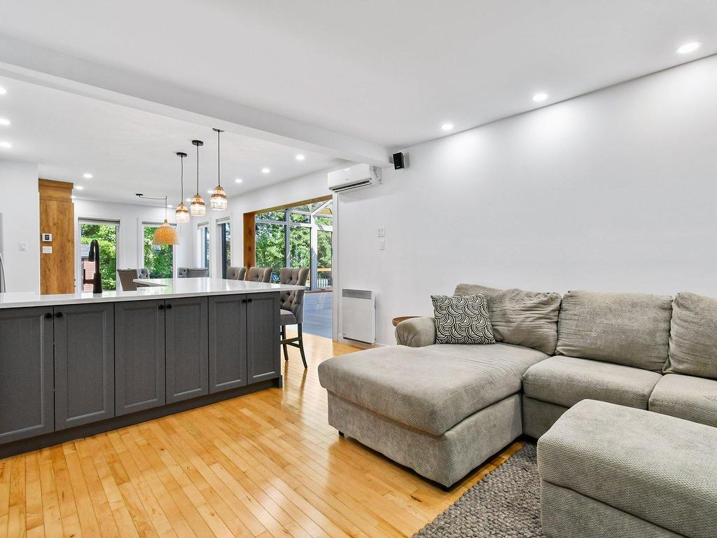 









625


Rue La Bruyère

,
Laval (Auteuil),




QC
H1H1X2

