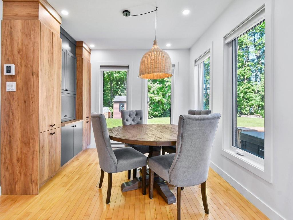 









625


Rue La Bruyère

,
Laval (Auteuil),




QC
H1H1X2


