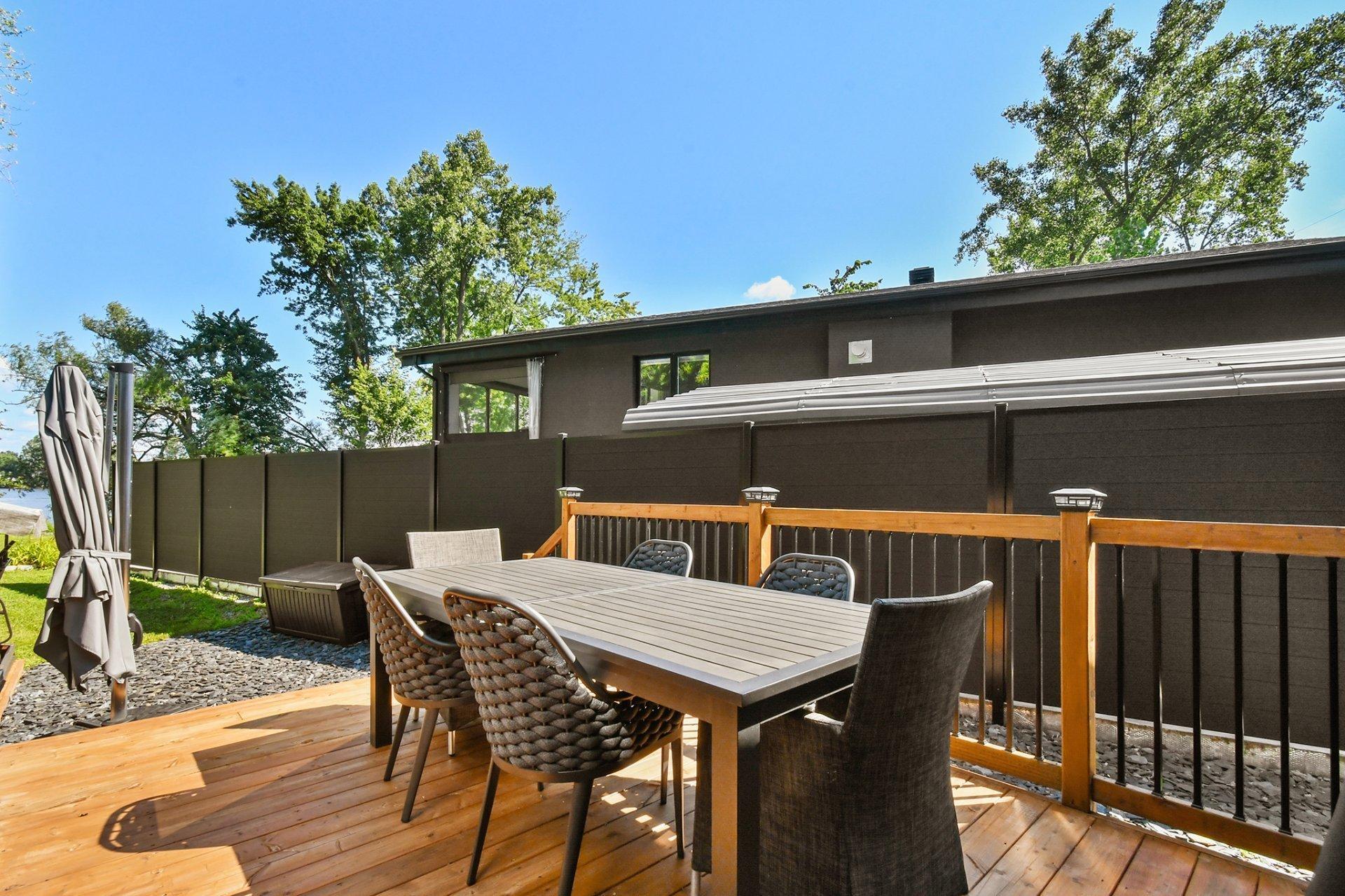 









625


Rue La Bruyère

,
Laval (Auteuil),




QC
H1H1X2

