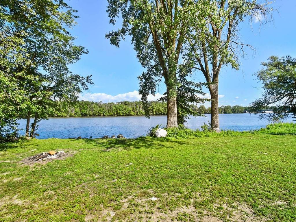 









625


Rue La Bruyère

,
Laval (Auteuil),




QC
H1H1X2

