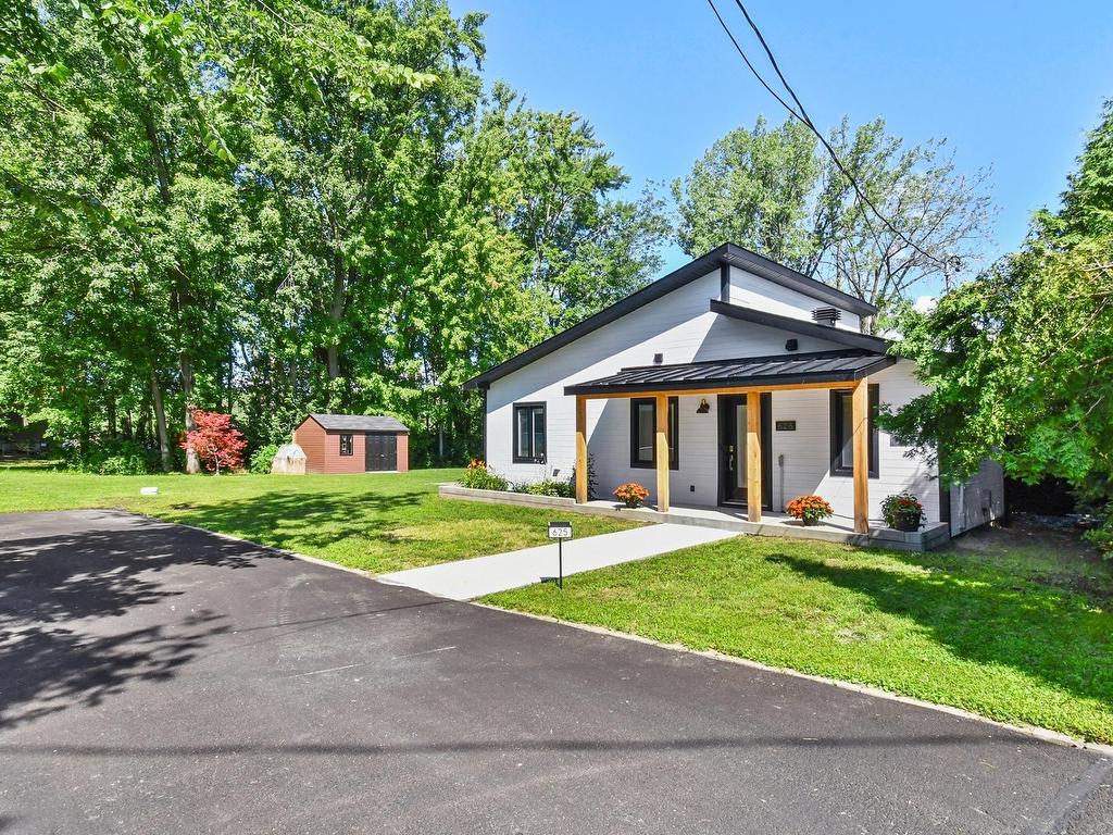 









625


Rue La Bruyère

,
Laval (Auteuil),




QC
H1H1X2


