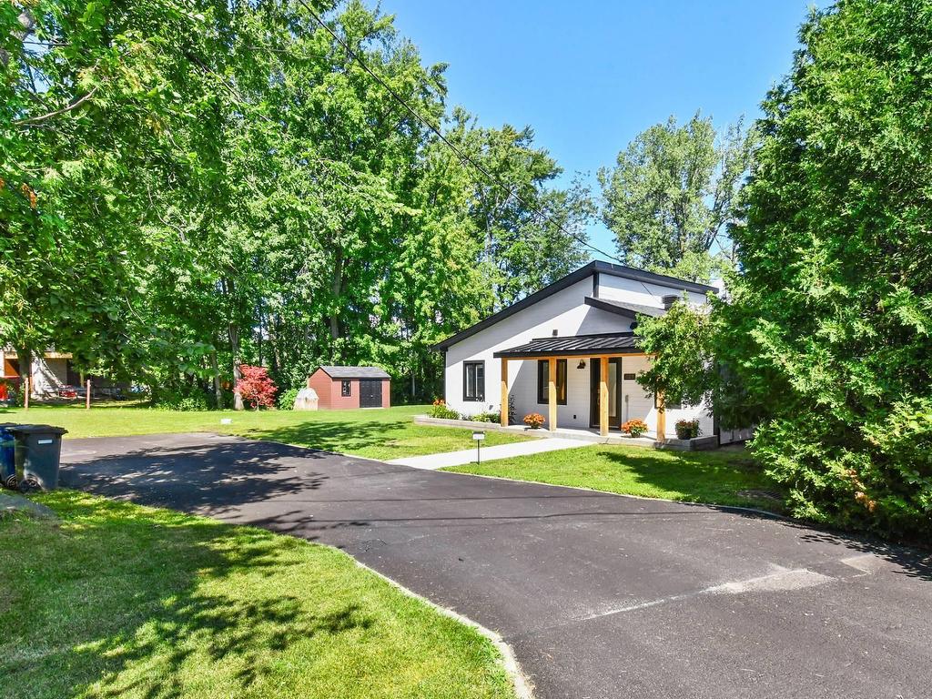 









625


Rue La Bruyère

,
Laval (Auteuil),




QC
H1H1X2

