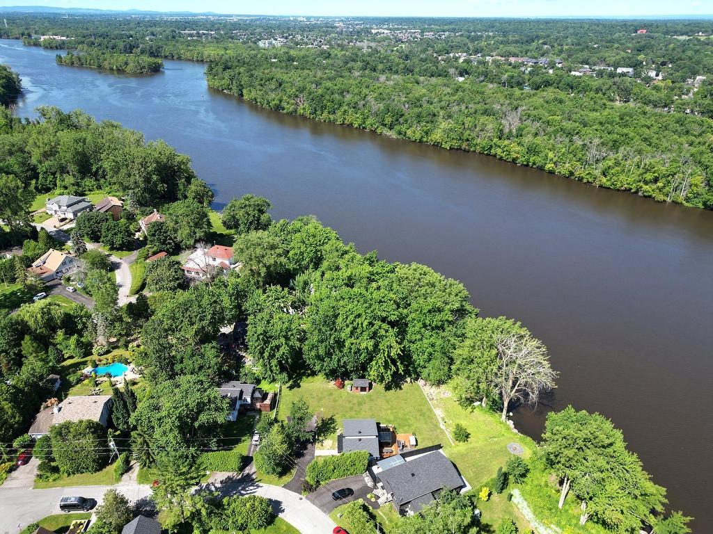 









625


Rue La Bruyère

,
Laval (Auteuil),




QC
H1H1X2

