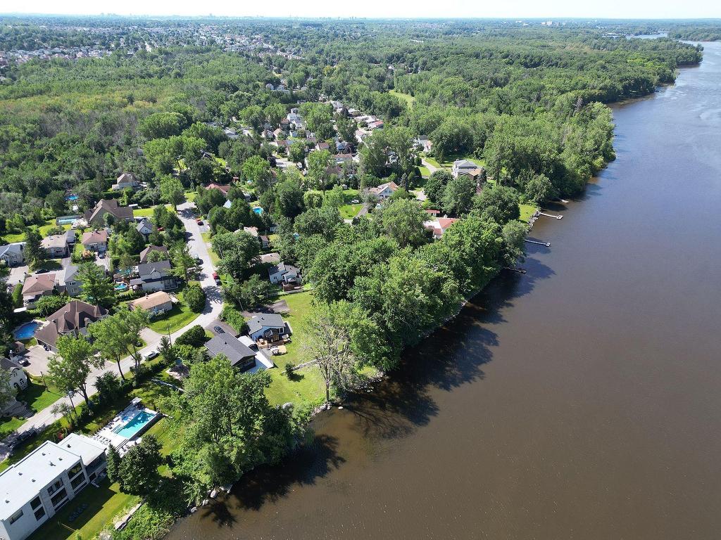 









625


Rue La Bruyère

,
Laval (Auteuil),




QC
H1H1X2

