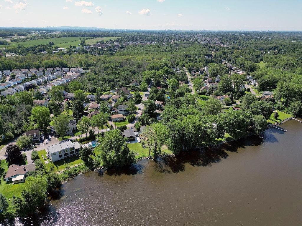 









625


Rue La Bruyère

,
Laval (Auteuil),




QC
H1H1X2

