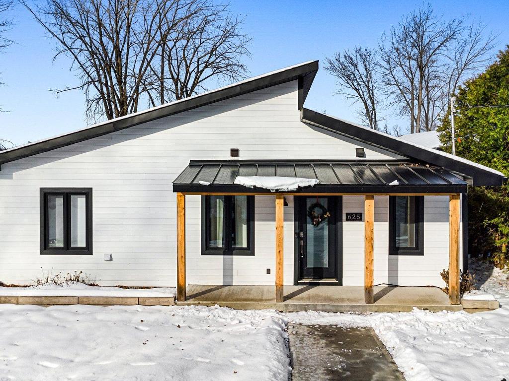 









625


Rue La Bruyère

,
Laval (Auteuil),




QC
H1H1X2

