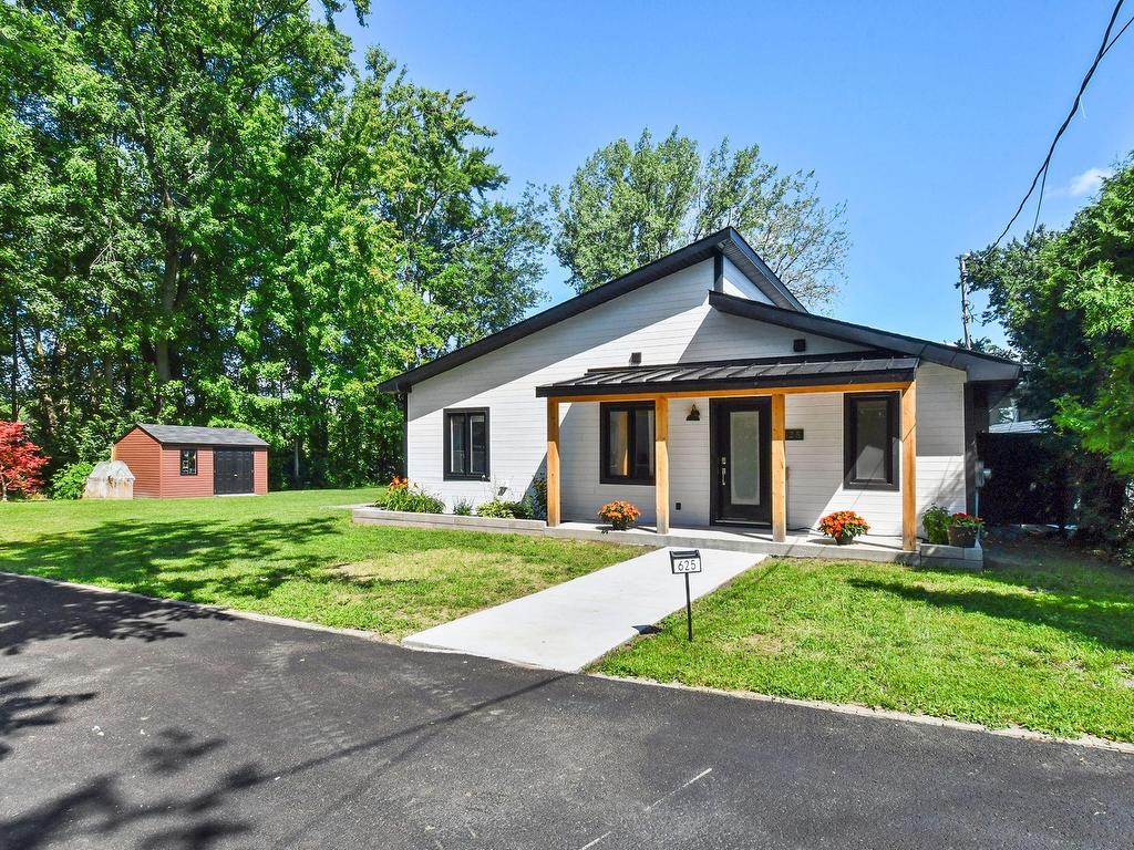 









625


Rue La Bruyère

,
Laval (Auteuil),




QC
H1H1X2

