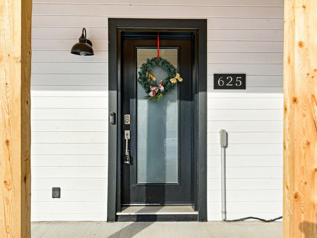 









625


Rue La Bruyère

,
Laval (Auteuil),




QC
H1H1X2

