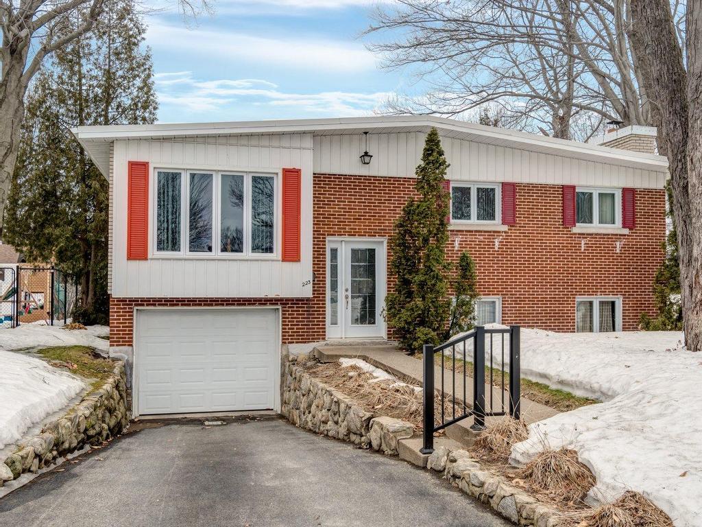 









223


Rue du Marquis

,
Sorel-Tracy,




QC
J3R2T3


