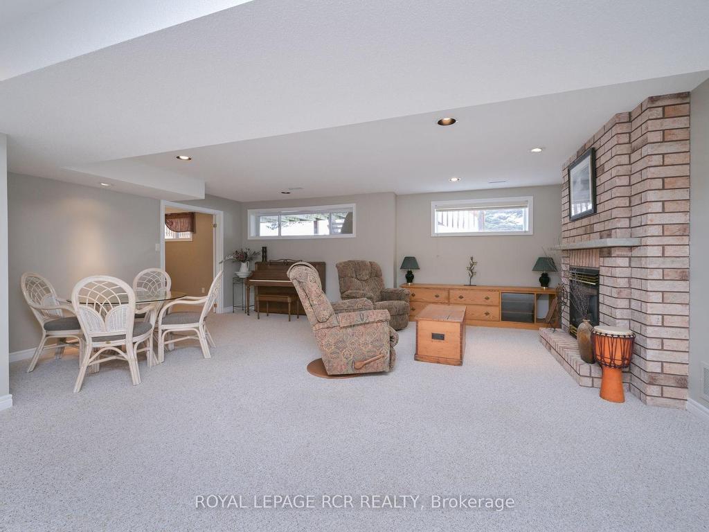 









42


Napa Ridge

N/A,
New Tecumseth,




ON
L9R 2E4

