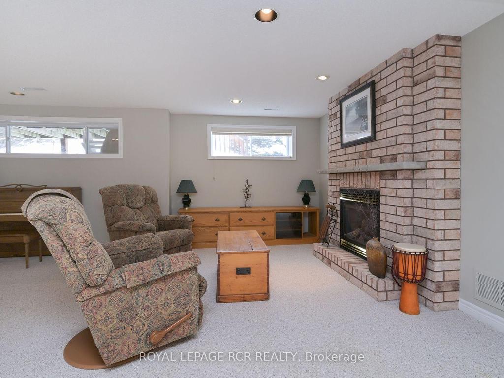 









42


Napa Ridge

N/A,
New Tecumseth,




ON
L9R 2E4


